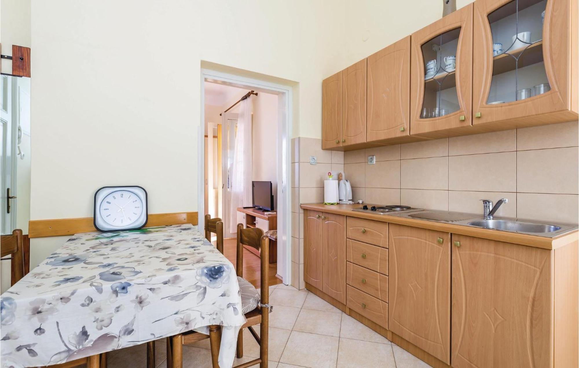 Stunning Apartment In Lovran With Kitchen Dış mekan fotoğraf